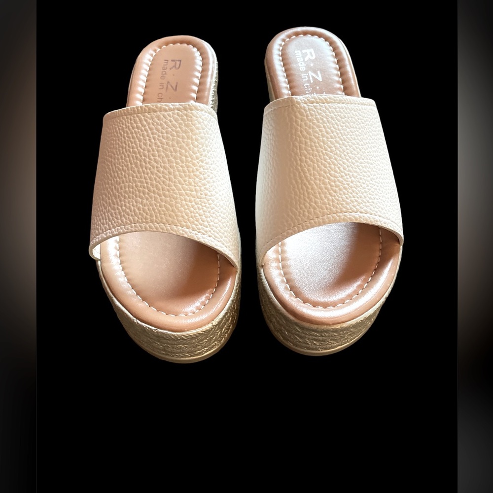 R•Z•X White Wedge Mule Style slip on. 🅽🆆🅾🆃 - Picture 5 of 7